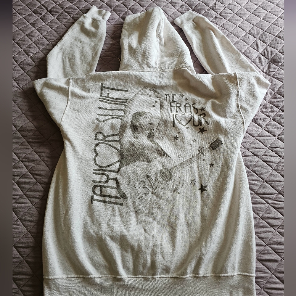 Taylor Swift Eras Tour Print Fearless Heart Beige cotton‎ Hoodie size L